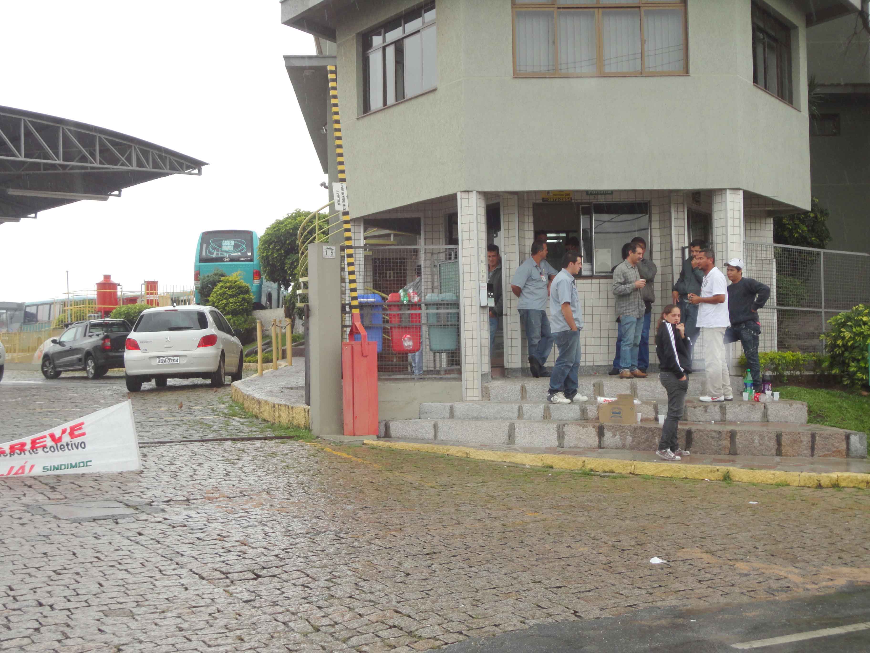 Vereador de Quatro Barras instiga população a voltar-se contra empresa de transporte coletivo localizada no município