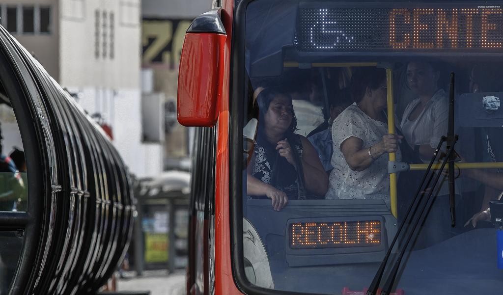Após quatro horas, acaba greve parcial de ônibus em Curitiba
