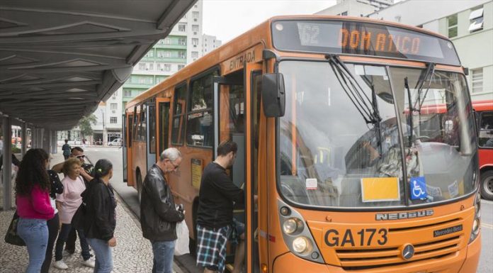 Redução de tarifa e aumento de passageiros em Curitiba
