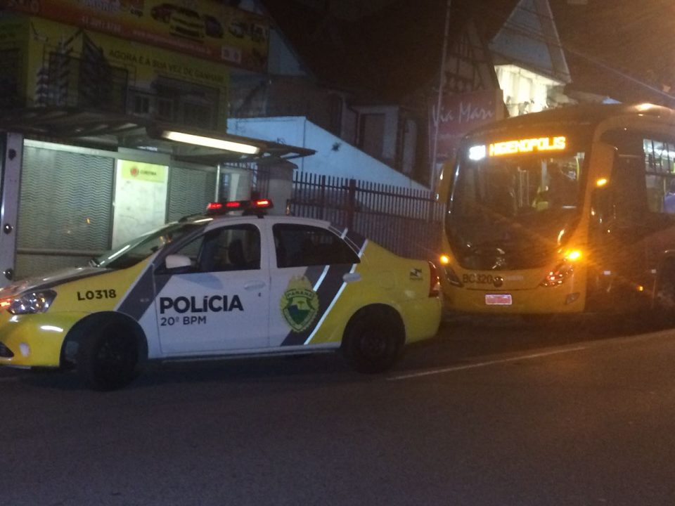 Mesmo sem reagir, motorista de ônibus leva duas facadas durante arrastão no Alto da Glória