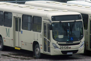 RPC TV - Passageiros de Rio Branco do Sul reclamam das más condições dos ônibus