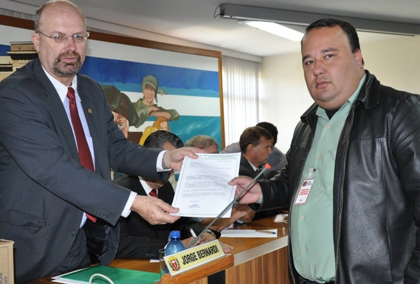 Sindimoc entrega Nota de Repúdio na Câmara Municipal de Curitiba