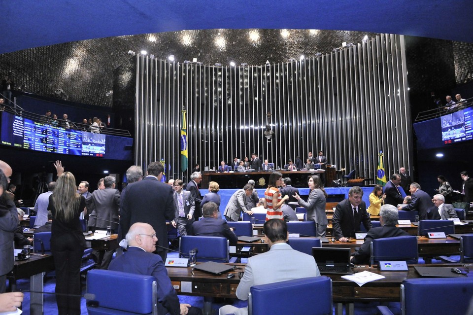 De olho em Brasília: Reforma política é perigo e esperança para trabalhadores