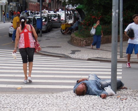 Estudo revela que pedestres bêbados também podem causar acidentes