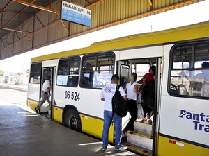 Lei de Cuiabá proíbe motoristas de ônibus de atuar como cobradores