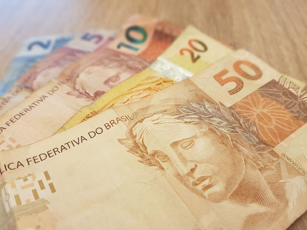 Pagamentos do 13º salário devem injetar R$12,9 bilhões na economia do Paraná, diz Dieese