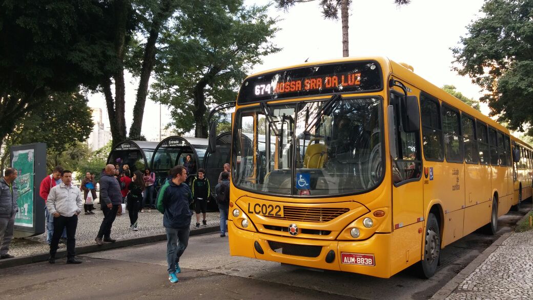 Ônibus voltam a operar após protesto de 1h na Praça Rui Barbosa