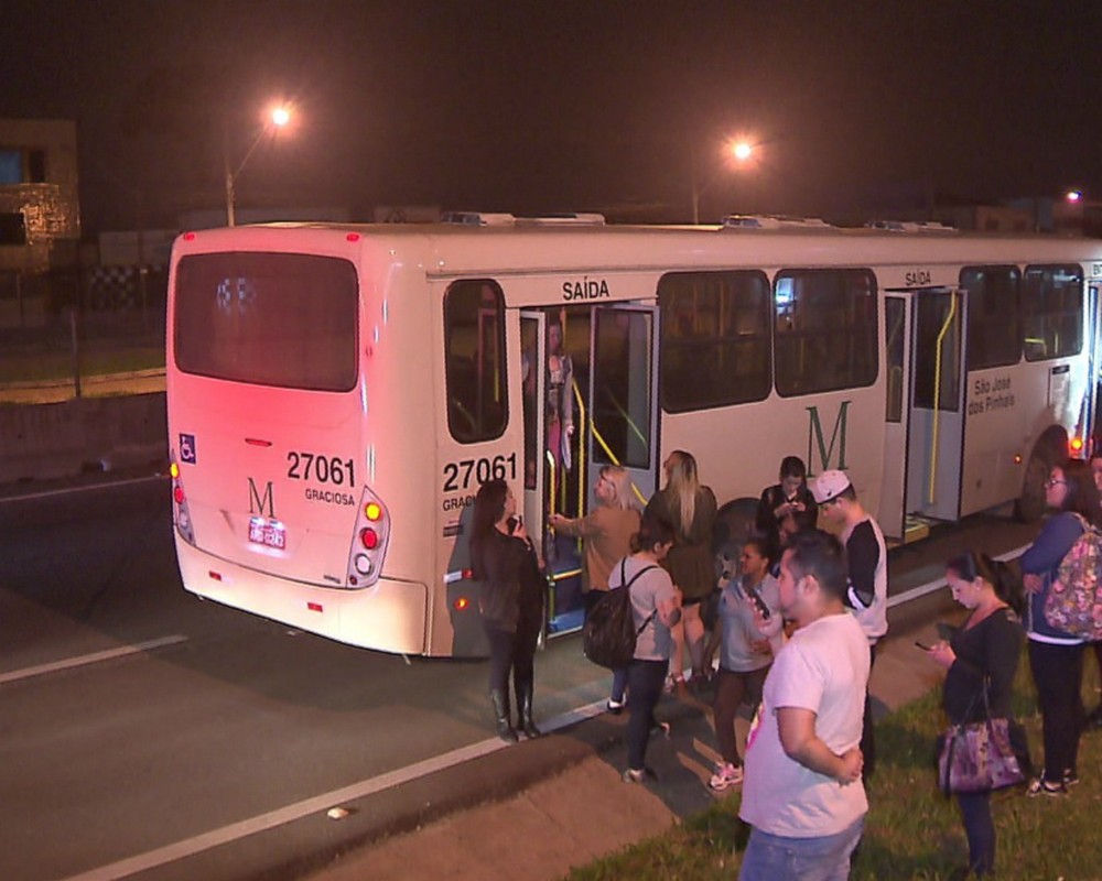 Rapaz leva tiro na barriga durante tentativa de assalto a ônibus, em Curitiba