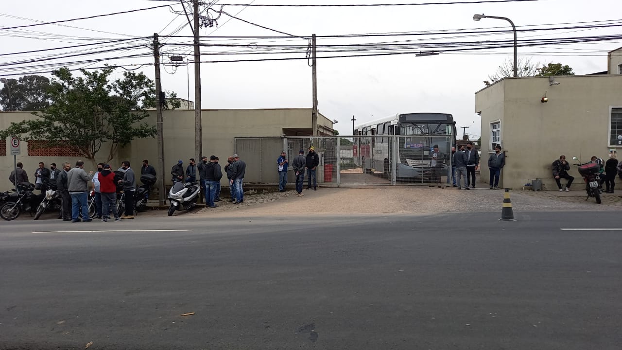 Motoristas do transporte coletivo entram em greve em São José dos Pinhais