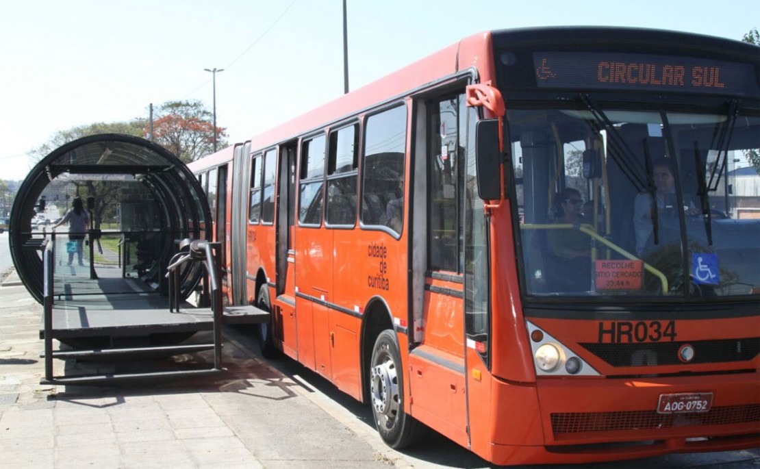 Projeto de Lei prevê áreas exclusivas para mulheres no transporte coletivo de Curitiba (PR)